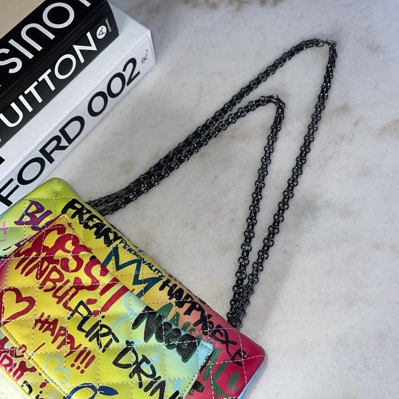 New "Flaunt It" - Multicolored Graffiti Handbag - Picture 14 of 17